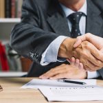 Як адвокат допомагає захистити права та інтереси клієнта